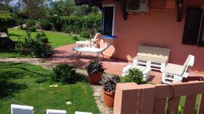 2 bedrooms appartement with enclosed garden at Case Peschiera lu Fraili 2 km away from the beach Lu Impostu